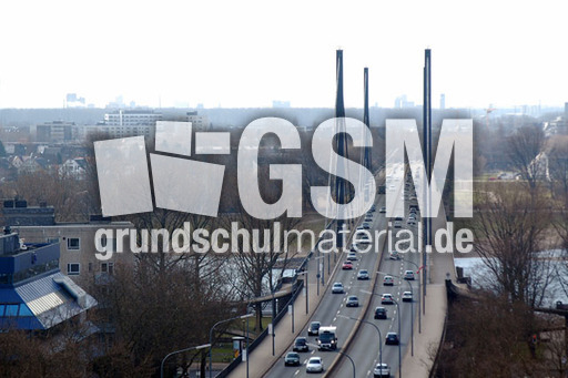 Theodor-Heuss-Brücke in Düsseldorf_1.jpg